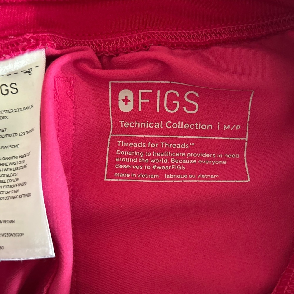 Figs Scrub Set Shocking Pink Medium top Medium petite bottom - Picture 3 of 6
